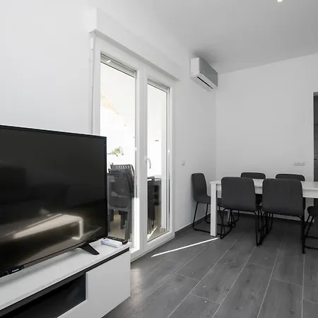 Apartamento Marei 1 *